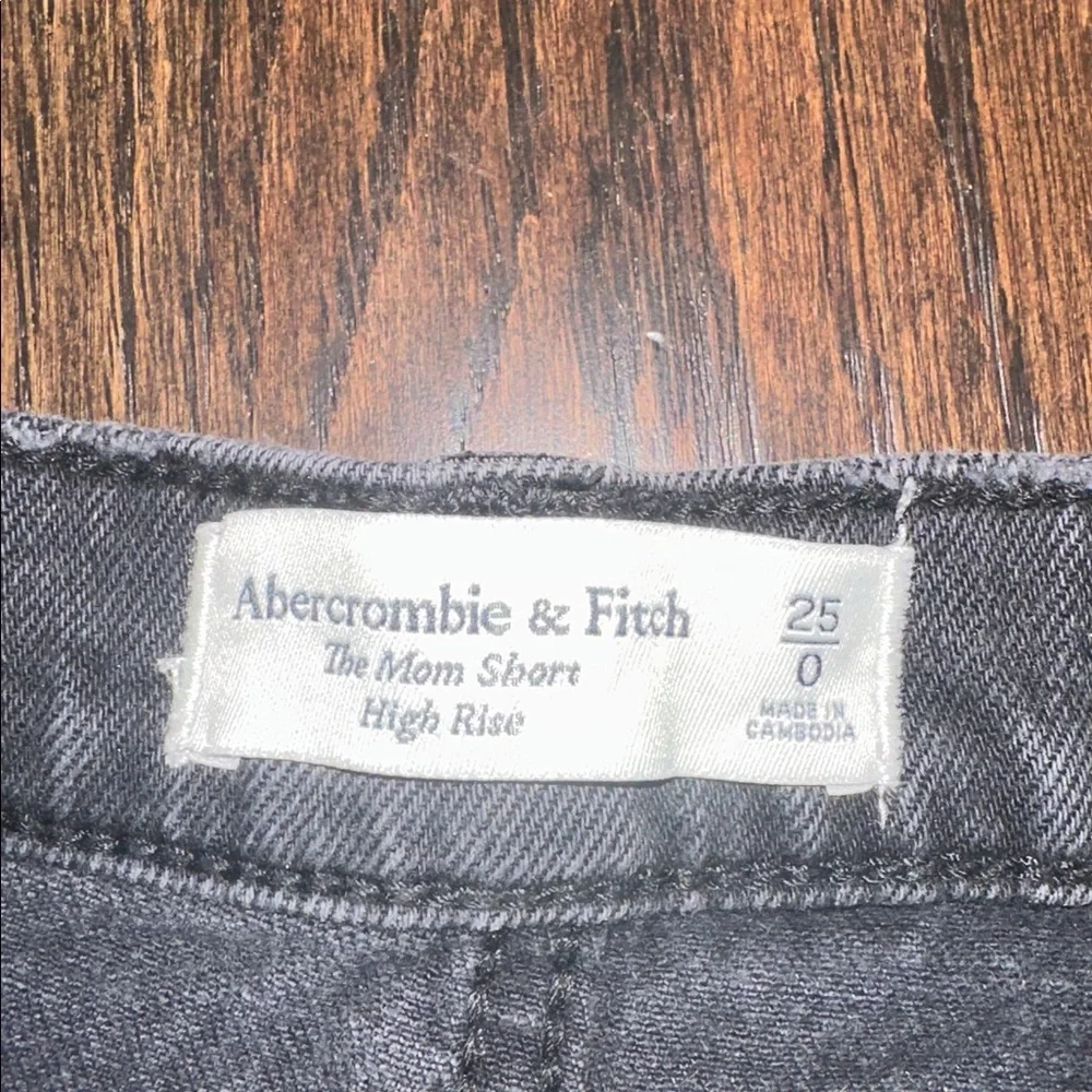 Abercrombie & Fitch the MOM short high rise Black Denim Women Shorts size 0/25